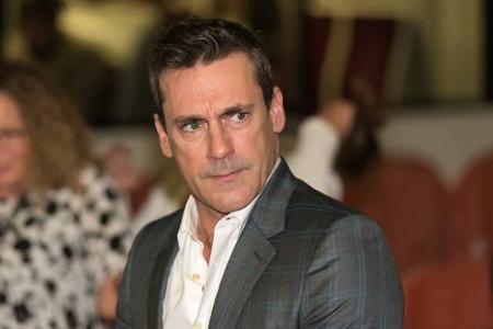 ...Jon Hamm gehört, kann den Film aber offenbar nicht retten, denn von der Kritik wurde der Streifen verrissen. Das Melodram...