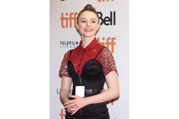 ...der Nachwuchshoffnung Thomasin McKenzie. In der Satire bemerkt ein Junge in den Wirren des Zweiten Weltkriegs, dass seine...