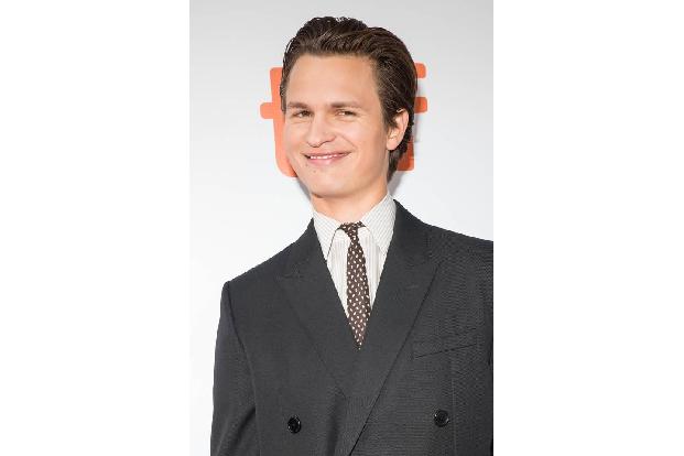 ...Ansel Elgort übernommen, der Zuschauern noch aus Edgard Wrights Popkornfeuerwerk 'Baby Driver' bekannt sein dürfte. Insze...