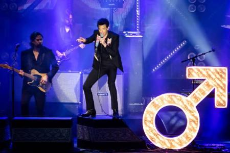 Brandon Flowers von The Killers war ebenfalls ein großer Fan. Der Sänger postete eine E-Mail, die er einst an Ric Ocasek ges...