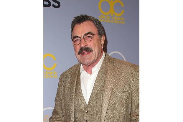 ...Tom Selleck, der ebenfalls Republikaner ist, NRA-Mitglied und Waffenbesitzer. Aber auch das passt ja irgendwie zu 'Magnum'.