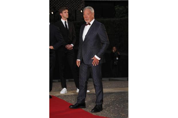 Auch ein Sir darf nicht fehlen, wenn im Vereinigten Königreich gefeiert wird. Sir Tom Jones gab sich die Ehre.