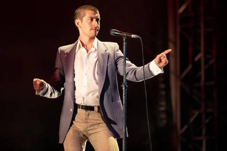 ...durch sogenannte Bots überhaupt erst in die Hände der Wiederverkäufer gelangt. Gemeinsam mit den Arctic Monkeys (hier zu ...