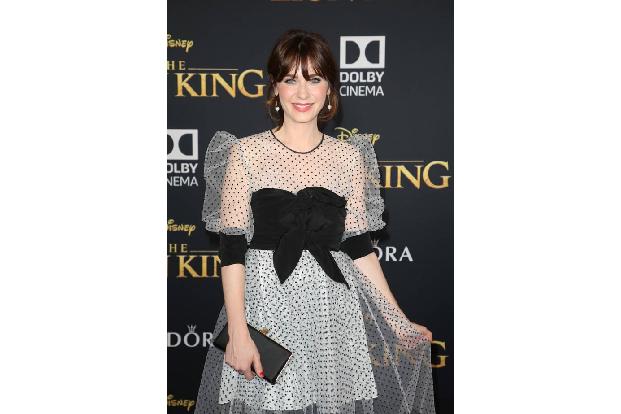 ...Zooey Deschanel sah sich nie als besonders religiös an, trat für ihren damaligen Verlobten und heutigen Ehemann Jacob Pec...