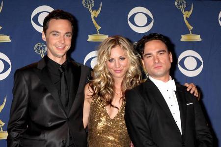 ...nahm seine Karriere aber 2007 an der Seite von Jim Parsons und Kaley Cuoco in 'The Big Bang Theory an'. Zunächst stand da...