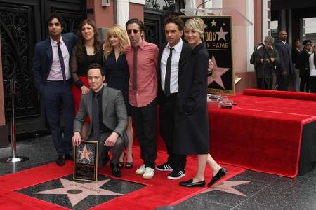 ...gehen die gefeierten Serienstars dann getrennte Wege. Hier sieht man sie 2015 gemeinsam auf dem Walk of Fame bei der Einw...