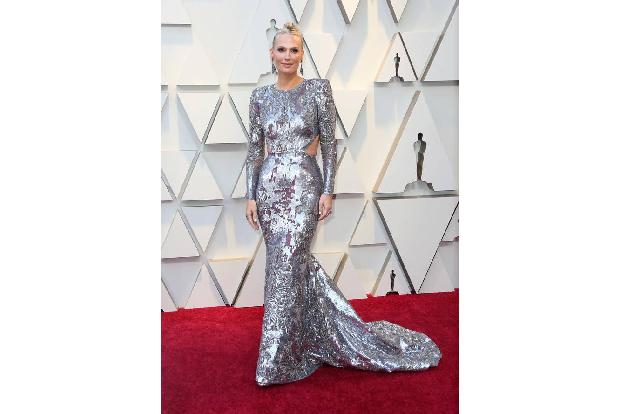 …Molly Sims in diesem Dress von Zuhair Murad für tosenden Beifall sorgte. Manch eine Fashion-Expertin sprach anschließend so...