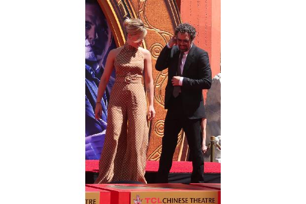...hatte Scarlett Johansson alias Black Widow einen schweren Stand, zumal ihr eleganter Jumpsuit akrobatische Einlagen nicht...