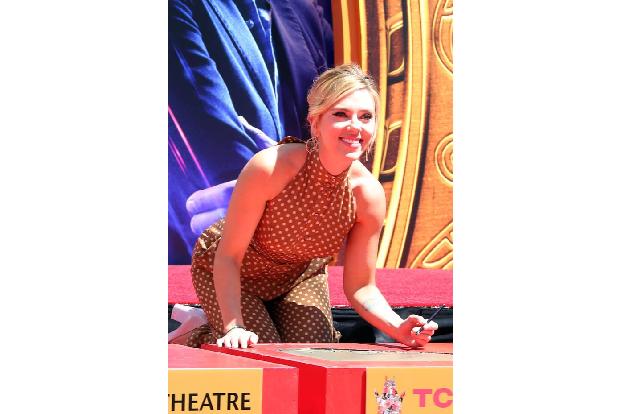 Als einzige Vertreterin des weiblichen Teils der Besetzungsliste war Scarlett Johansson die Aufmerksamkeit der Fotografen na...