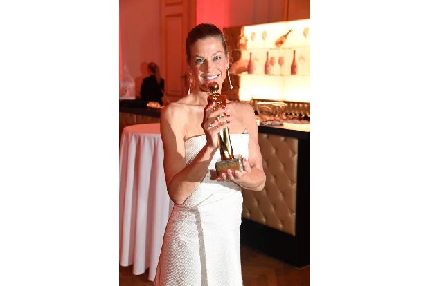 ...Marie Bäumer, denn sie erhielt die ROMY für ihre Leistung als Romy. Sie spielte in 'Drei Tage in Quiberon' niemand Gering...