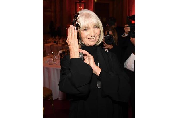 ...Lebenswerk erhielt Erika Pluhar, die bereits seit Jahrzehnten auf der großen und kleinen Leinwand begeistert. So war sie ...