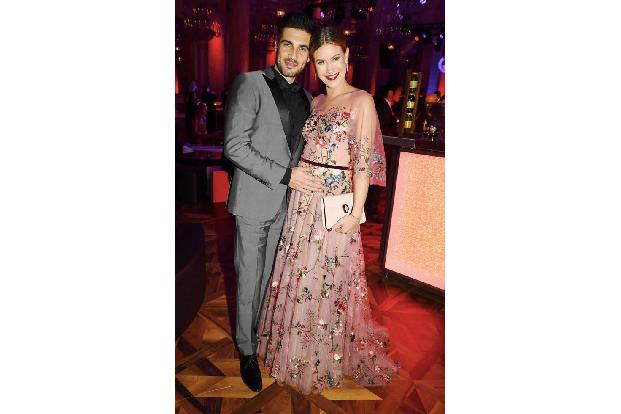 ...Wolke Hegenbarth und ihren Freund Oliver Vaid gerichtet, schließlich war Wolkes Babykugel gar nicht zu übersehen. Ihre Sc...