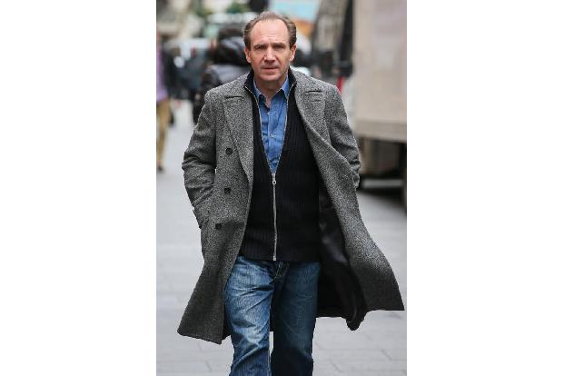 ...Ralph Fiennes, der bereits seit 'Skyfall' Mitglied des Franchises ist. Er löste Judi Dench ab, die eine formidable M gab,...