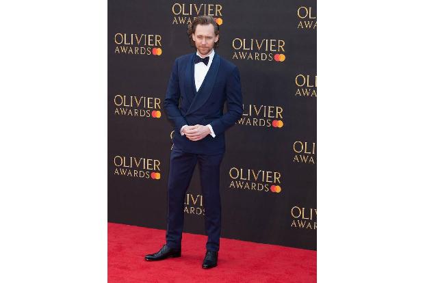 Er konnte sich in diesem Jahr als Zuschauer entspannen: Superstar Tom Hiddleston hat bereits drei Olivier Awards im Trophäen... Er konnte sich in diesem Jahr als Zuschauer entspannen: Superstar Tom Hiddleston hat bereits drei Olivier Awards im Trophäen...