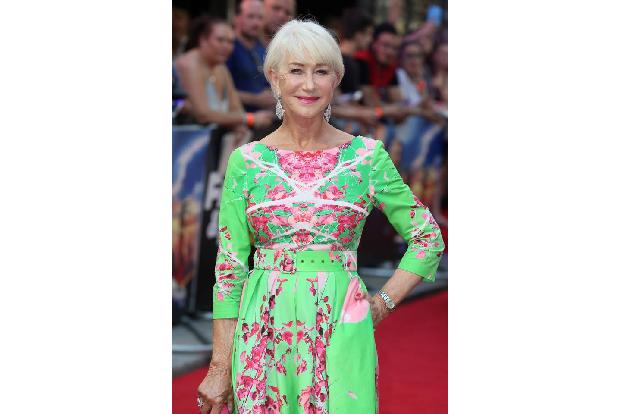 ...Helen Mirren gebe es nur zwei Möglichkeiten: jung sterben oder alt werden. Und da das Leben zu viel zu bieten habe, um ju...
