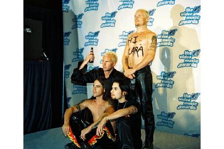 …wurden wieder härtere Töne angeschlagen: Die Red Hot Chili Peppers durften den Preis im Jahr 2000 mit nach Hause nehmen. Di...