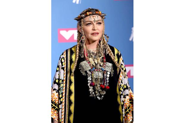 Madonna hat zwar schon so einiges an sich richten lassen, die Zahnlücke hingegen gehört nach wie vor zu ihrem Markenzeichen.