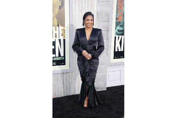 ...Tiffany Haddish zusammen, nachdem die Männer der drei Frauen ins Gefängnis gesteckt wurden. Tiffany, Melissa und Elisabet...