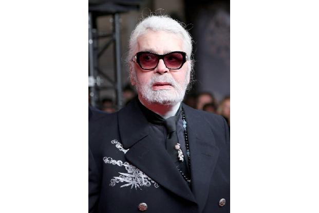 Ein besonders prominentes Beispiel für den Altersschwindel ist der mittlerweile verstorbene Modestar Karl Lagerfeld. Jahrzeh...