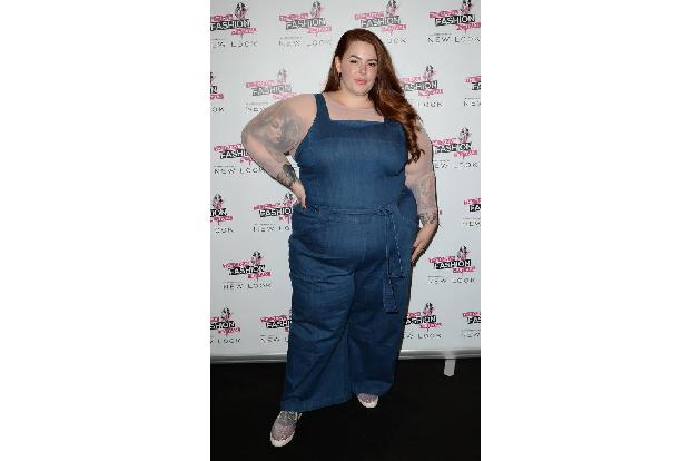 ...Tess Holliday sei psychisch nicht in der Lage gewesen, ein Kind zu bekommen und zu versorgen, als sie von ihrer Schwanger...