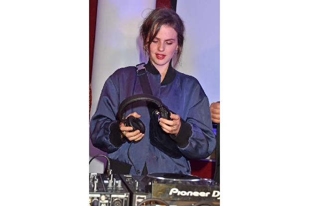 …als DJane wollte sich auch Ruby O. Fee nicht entgehen lassen. Ob sie die Gäste mit ihrer Musik begeistern konnte? Zumindest…