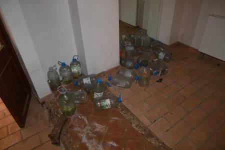 ...sich um eine Lizenz zu bewerben, gibt es für das Trio momentan genug zu tun, denn die Finca war zweifellos schon einmal i...