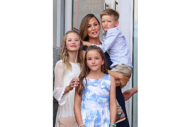 Bitte Lächeln! Jennifer Garner feierte vor einem Jahr zusammen mit ihren drei Kindern Violet, Seraphina und Samuel ihre Beto...