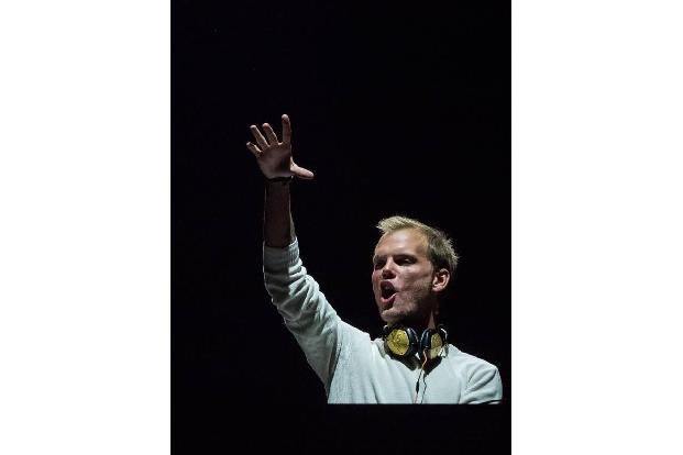 Eine weitere posthume Auszeichnung ging an Avicii: Der schwedische DJ, der sich im vergangen Jahr das Leben genommen hatte, ...
