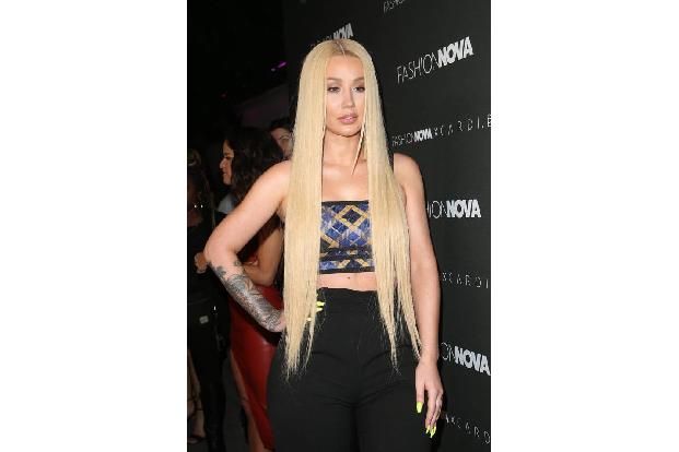 Iggy Azalea übertrug den Betrieb ihres Twitter Accounts an ihr Management, nachdem sie sich bissige Kommentare über Bikini-F...