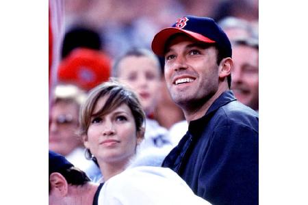Ein besonders kreatives und intimes Geschenk machte Ben Affleck 2003 seiner damaligen Verlobten Jennifer Lopez. Angeblich li...