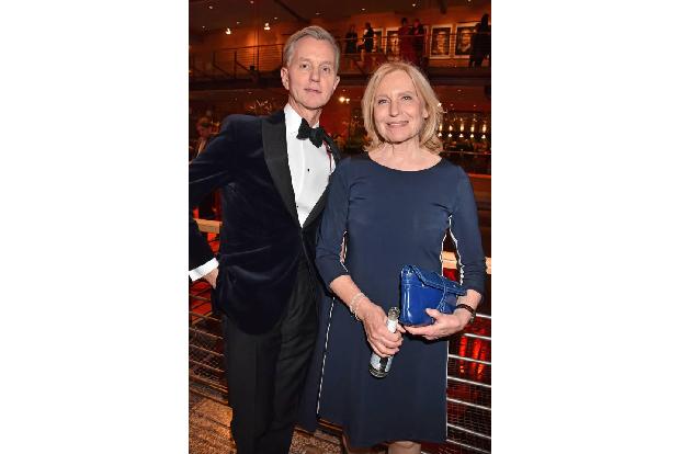 ...und originelle Geister wie Max Raabe und Maren Kroymann aufeinandertreffen, kann es nur gut werden. Die Schauspielerin un...
