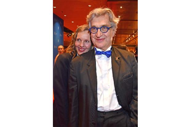 ...Wim Wenders über den Weg lief, der mit seiner Frau Donata anwesend war. Der Regisseur hat im Laufe der Jahrzehnte brillan...