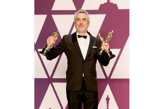 …Alfonso Cuarón am Ende des Abends mit sich herumschleppen! Der Filmemacher wurde für 'Roma' gleich mehrfach ausgezeichnet: ...