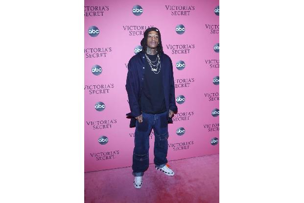 Ebenfalls über vier Milliarden Nutzer schauten sich 'See You Again' von Wiz Khalifa ft. Charlie Puth an. Der Song war als Tr...