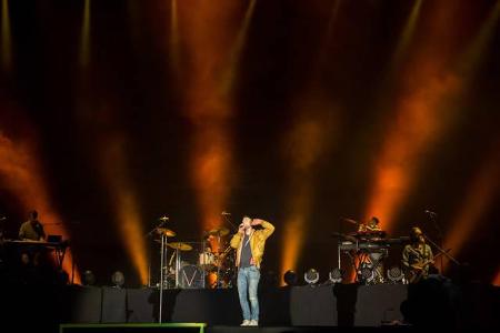 Maroon 5 steht kurz davor, die drei Milliarden-Marke zu knacken. 2,9 Milliarden haben sich das Video zu 'Sugar', in dem die ...