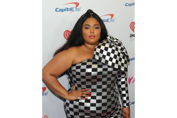 Sängerin Lizzo geriet nach der Bekanntgabe in einen Streit mit einer Twitter-Nutzerin, die hämisch darauf hingewiesen hatte,...