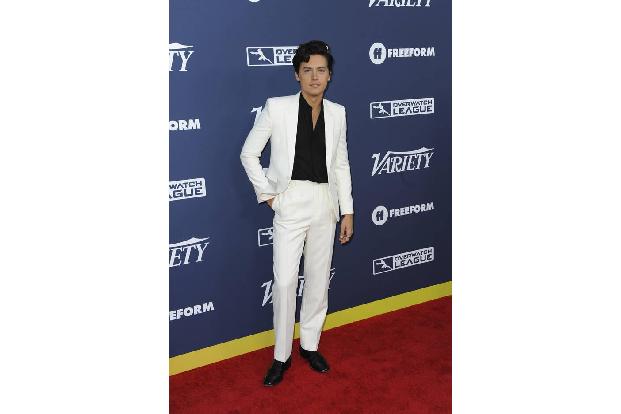 Riverdale'-Star Cole Sprouse war derweil danach zumute, den Champagner zu öffnen: 