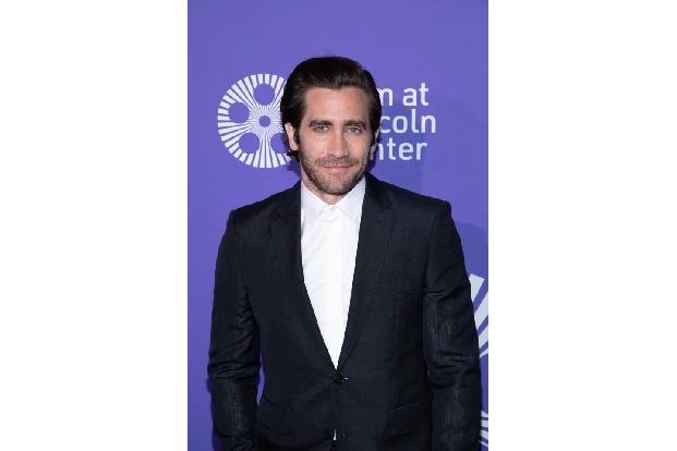 ...Jake Gyllenhaal, denn auch er ist jüdisch. Natürlich gibt es noch andere Religionen, die Weihnachten nicht begehen. Sänge...