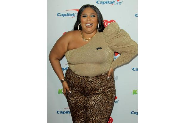 Auch Lizzo darf nach einem erfolgreichen Jahr feiern - sie spielte unter anderem auf dem legendären Glastonbury-Festival und...