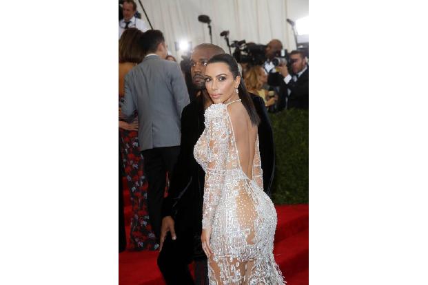 Im Vergleich dazu: Das berühmte Hinterteil von Kim Kardashian ist 