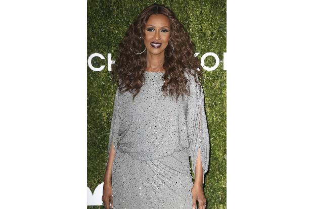 Speziell für Menschen mit dunkler Hautfarbe kreierte Topmodel Iman ihre Makeup-Marke Iman Cosmetics bereits im Jahr 1994. Da...