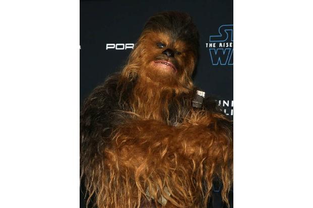 ...stammt auch Chewbaccas unverwechselbare Stimme. Er mischte dafür die Geräusche von Walrossen, Löwen, Kamelen, Bären, Kani...