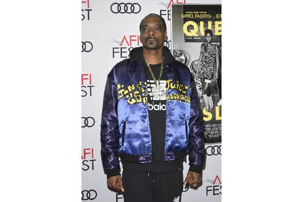 Im Rahmen der All-In Challenge verlost der Rapstar Snoop Dogg einen einmaligen Tag, an dem er einem glücklichen Gewinner sei...