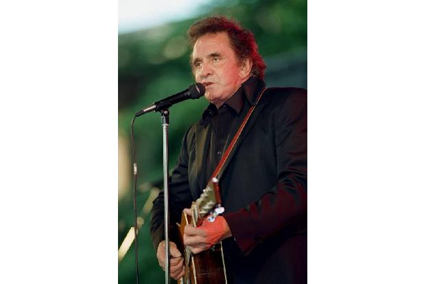 Johnny Cashs Familie ließ den Grammy des Barden für das beste gesprochene Album ein Jahr nach seinem Tod versteigern. Sagenh...