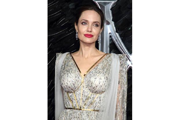 Das Verhältnis von Angelina Jolie zu ihrem Vater Jon Voight war eine reine Achterbahnfahrt. Gleich mehrfach lebten sich Vate...