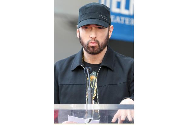 Eminem wurde von seinem Vater verlassen, bevor er seinen zweiten Geburtstag feierte. Seine Mutter versuchte 1999, ihren eige...