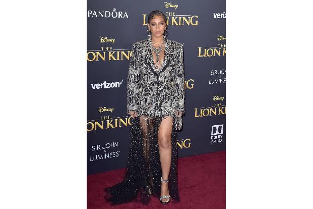 Beyoncé betonte, wie beeindruckt sie sei, dass die Schüler trotz Corona-Pandemie und weltweiter Unruhen nach erneuter rassis... Beyoncé betonte, wie beeindruckt sie sei, dass die Schüler trotz Corona-Pandemie und weltweiter Unruhen nach erneuter rassis...