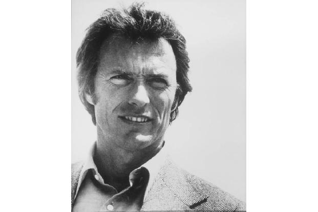 Eigentlich wollte Clint die Rolle erst nicht annehmen, überlegte es sich dann aber anders. Der überwältigende Erfolg überred...