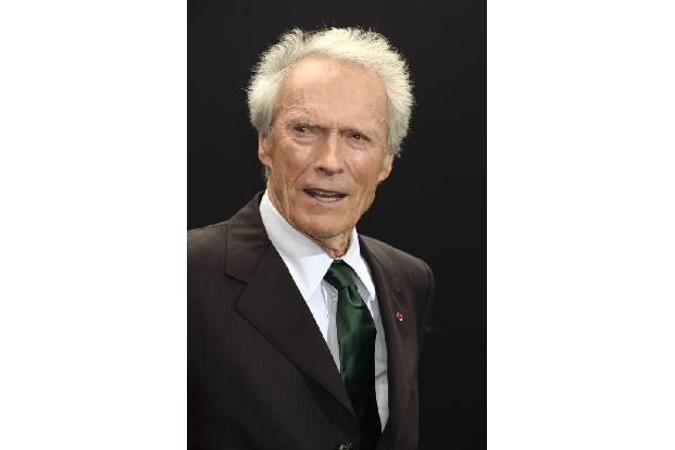 ...Clint als Regisseur vor allem für seine Genauigkeit und preußische Zackigkeit: Clint überschreitet niemals das Budget und...