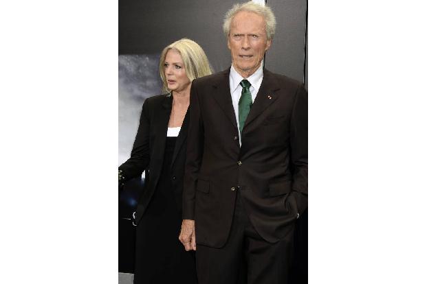 Das Privatleben des vierfachen Oscar-Gewinners (hier mit seiner aktuellen Partnerin Christina Sandera) ist kontrovers. Clint...